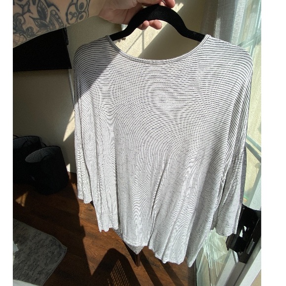 Striped blouse with slit arms, size large. - Picture 2 of 5